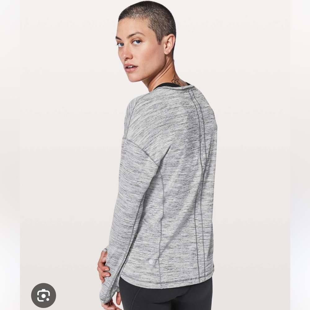 Lululemon Black Heathered LongSleeved Top with Thumb Holes A21‎
